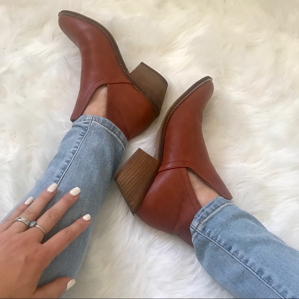 LAST 2️⃣ Vegan Leather Bootie with Block Heel - Picture 4 of 8